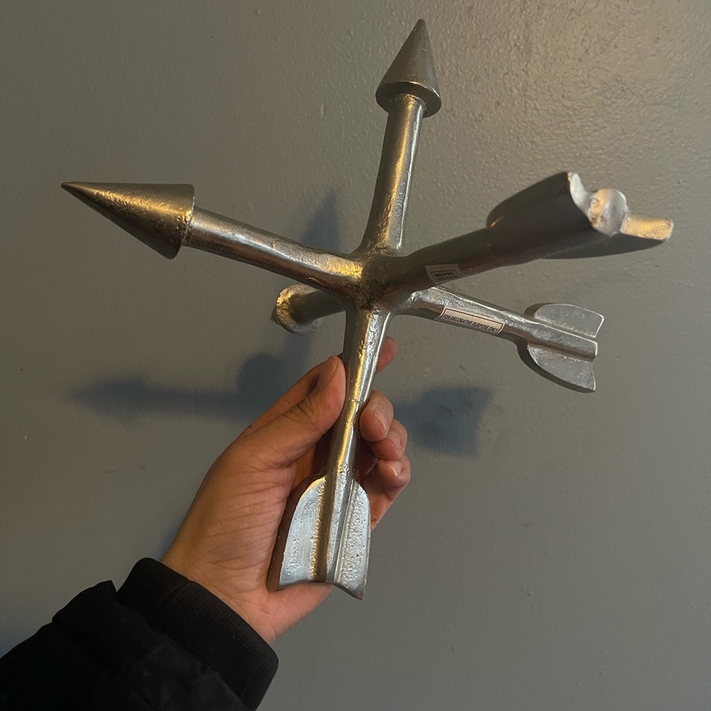 Jack shape sculpture